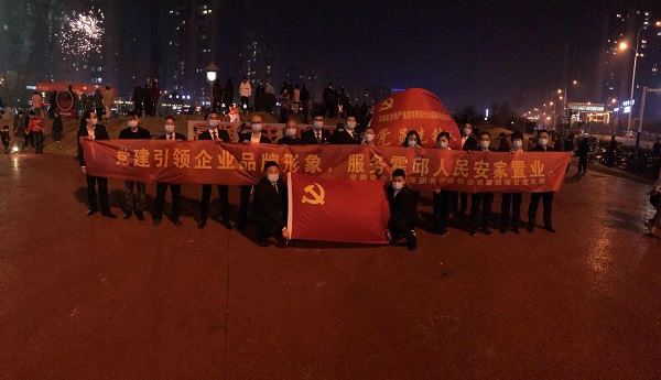“黨建引領(lǐng)企業(yè)品牌形象，服務(wù)霍邱人民安家置業(yè)”霍邱項(xiàng)目黨支部開展春節(jié)送春聯(lián)禮包活動(dòng)