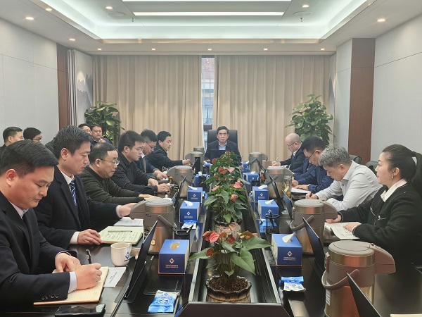 王思軍在省城市更新等三家公司重點(diǎn)工作推進(jìn)會(huì)上強(qiáng)調(diào)要以新作風(fēng)、新?lián)?dāng)，實(shí)現(xiàn)新發(fā)展